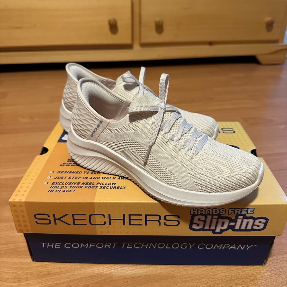 Skechers Women's White/Peach Slip-Ins Shoes SIZE US 7 - Excellent condition